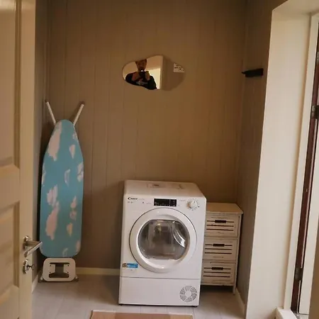 Nyrenovert Med Gratis Parkering Leknes