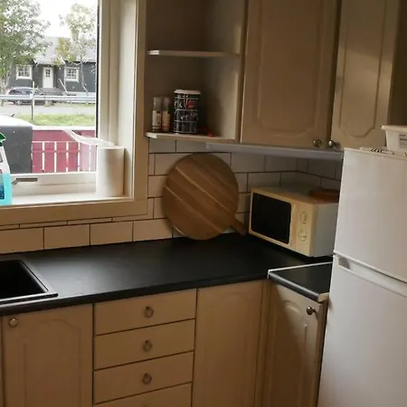 Nyrenovert Med Gratis Parkering Appartement Leknes