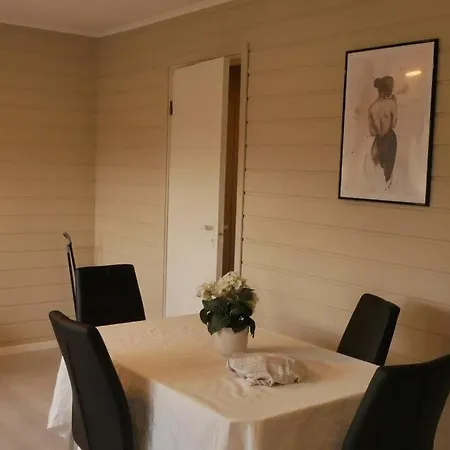 Nyrenovert Med Gratis Parkering * Leknes