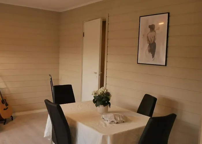 Nyrenovert Med Gratis Parkering * 레크네스