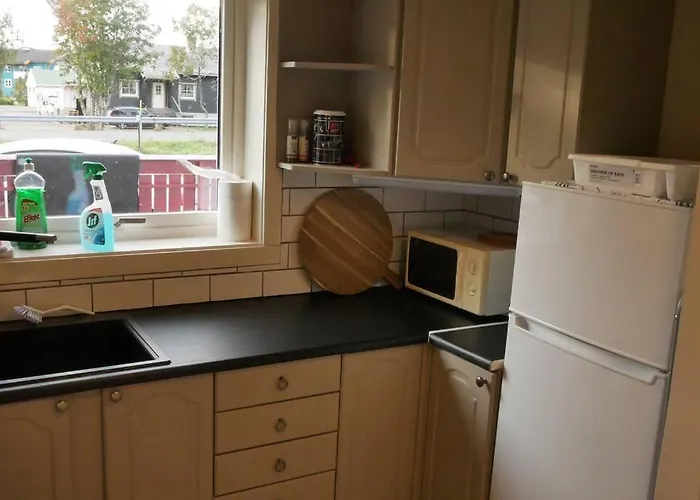 Nyrenovert Med Gratis Parkering Leilighet Leknes